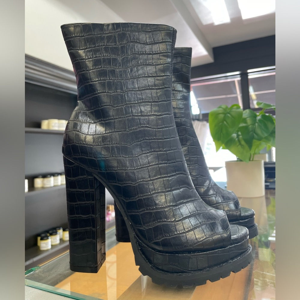 Women’s Croc embossed chunky heel open toe bootie